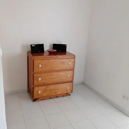150m De La - Apt En Avec Parking *